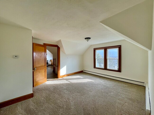 Building Photo - 149 McClintock St