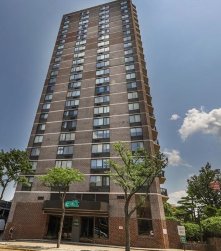 Primary Photo - 770 Anderson Ave