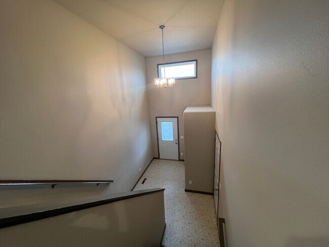 Building Photo - 756 Prairie Ave