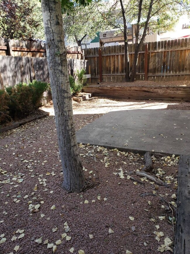Foto del edificio - 2 Bed / 1 Bath in 4-Plex