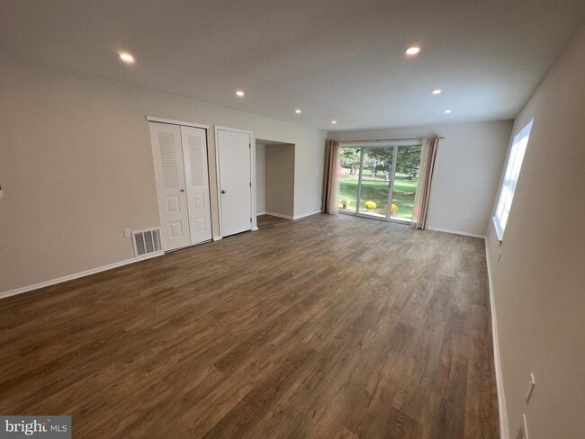 Building Photo - 81 Quince Ct