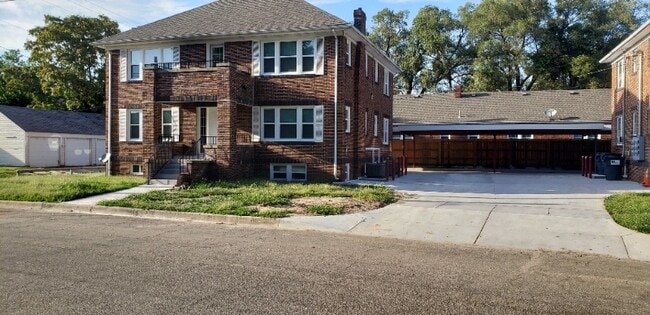 Building Photo - 1726 E Waterman St