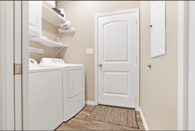 Foto del edificio - **BEAUTIFUL FOX RIDGE ADDITION HOME**