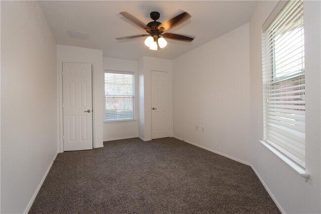 Foto del edificio - 9013 Southwick Dr