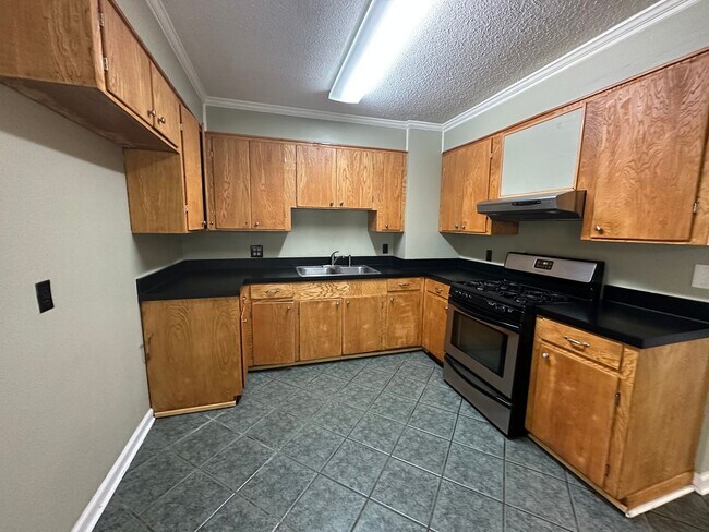 Building Photo - Like New Bossier Home