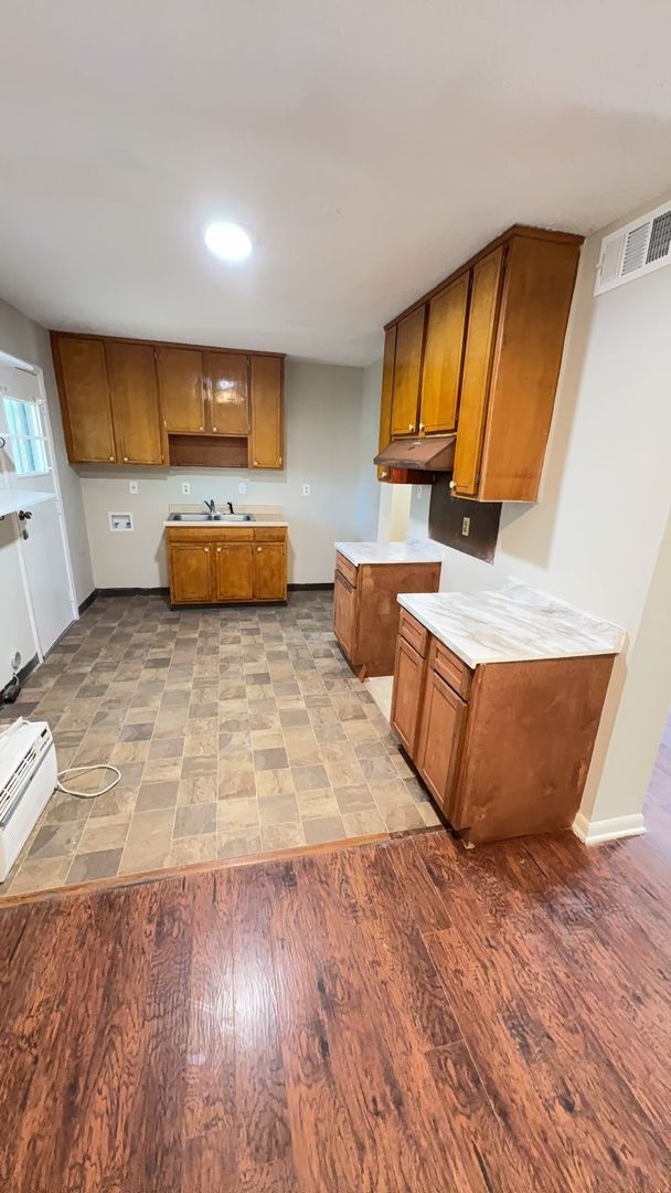 Building Photo - Newly Renovated 3 bed 1 bath home in Parkw...