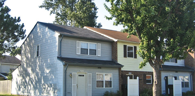 Building Photo - Washington Square Townhomes