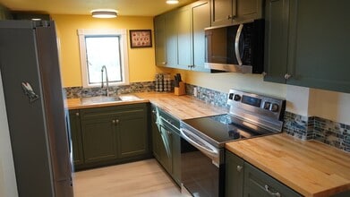 Building Photo - 1715 Alta View Dr S
