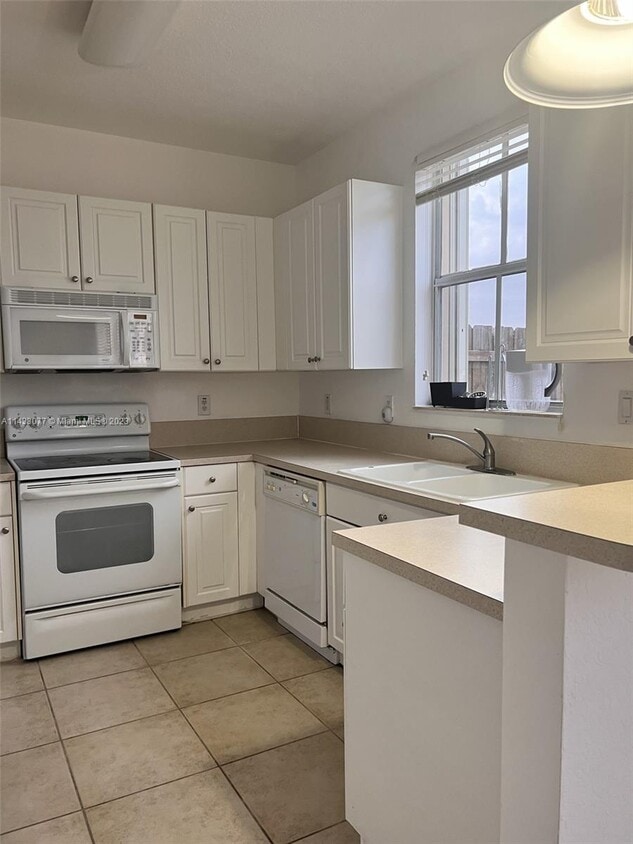 Building Photo - 15263 SW 9th Way