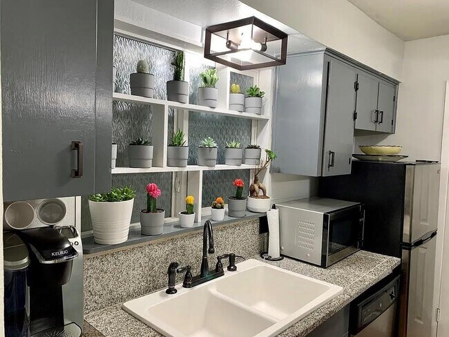 Foto del edificio - 2208 Enfield Rd