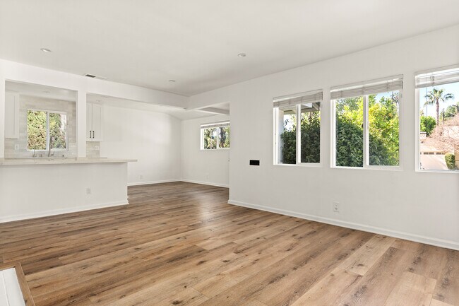 Foto del edificio - 5840 Allott Ave