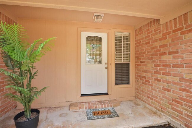 Foto del edificio - 15822 Whipple Tree Dr