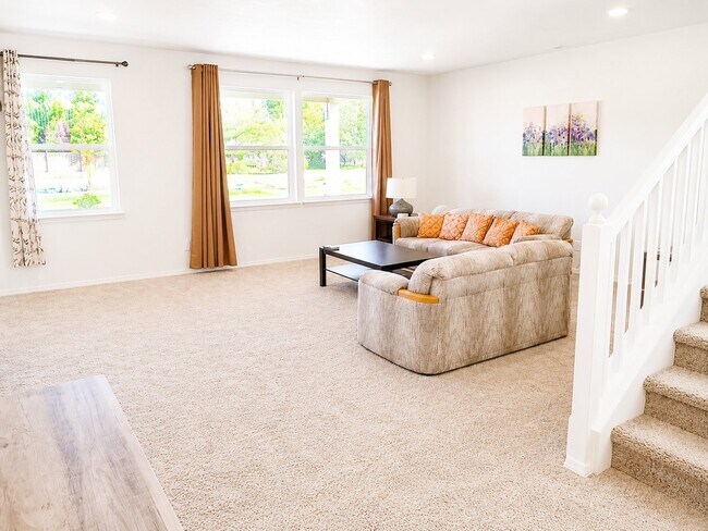 Foto del edificio - 8295 Diamond Point Cir NE