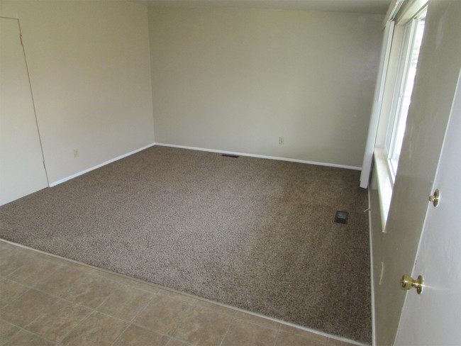 Building Photo - 3806 S Sunnyvale Dr