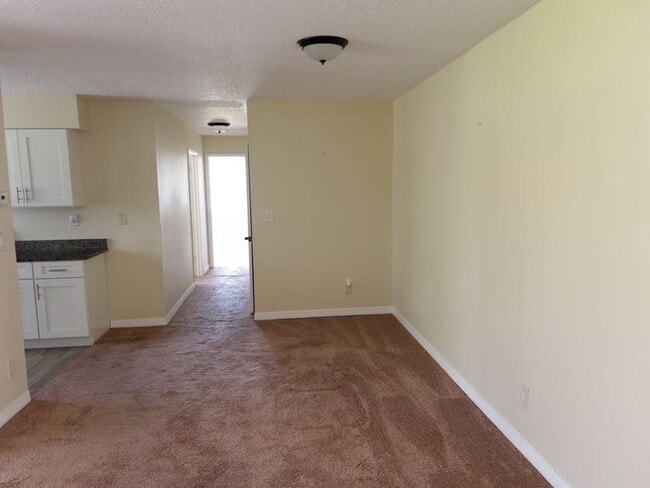 Building Photo - 30 W Rhodes Dr