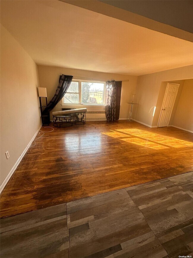 Foto del edificio - 1593 E 94th St
