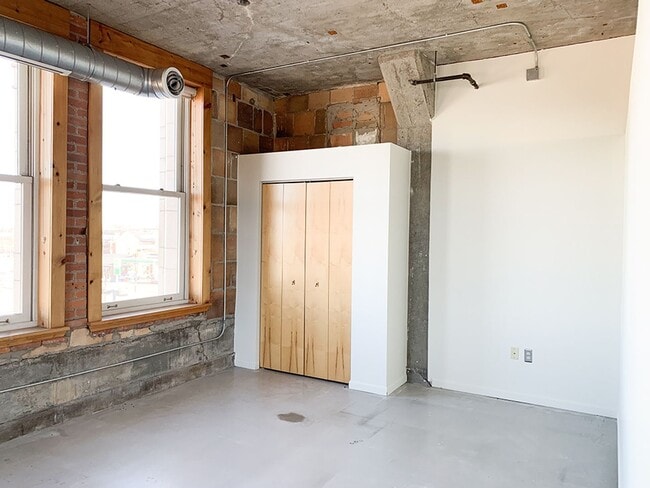 Building Photo - Graphic Arts Lofts