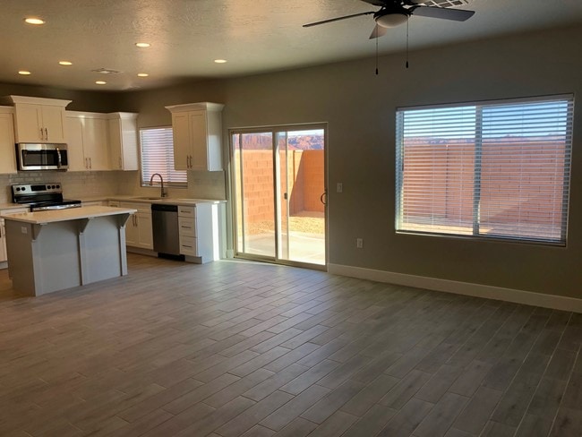 Building Photo - 655 S Malorie Wy