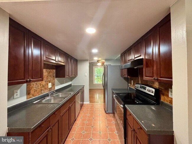 Foto del edificio - 9004 Mulvaney Ct