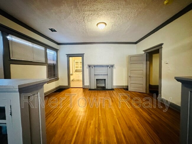 Building Photo - 1615 E McLemore Ave