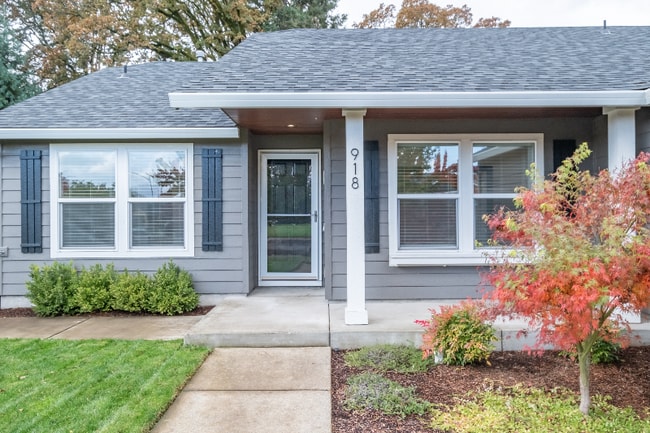 Foto del edificio - 918 NE Oakmont Loop