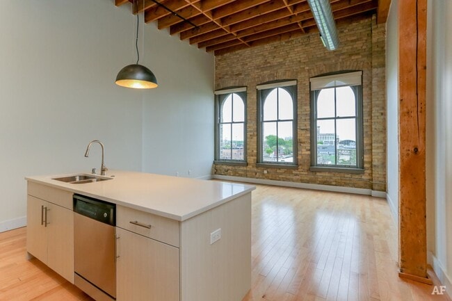Interior Photo - Serif MKE