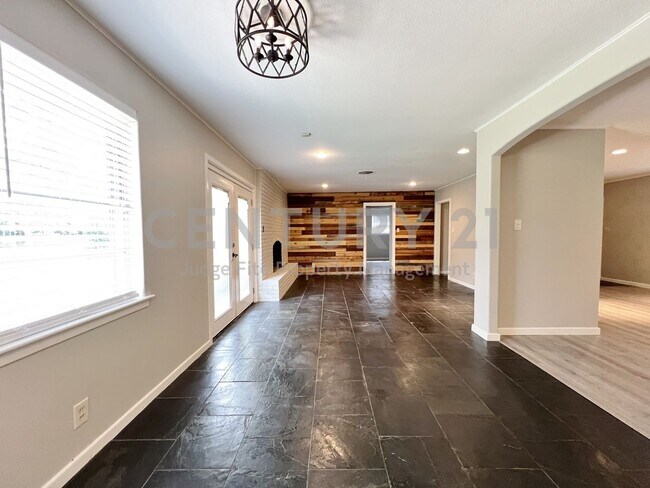 Building Photo - Beautifully Refreshed 3/2/2 in Fort Worth ...