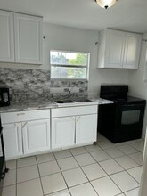 Building Photo - 1091 SW 51st Ave