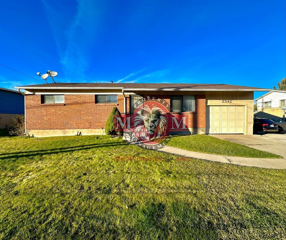 Foto principal - Remodeled 4 Bd Home with 23'x35' Heated Wo...