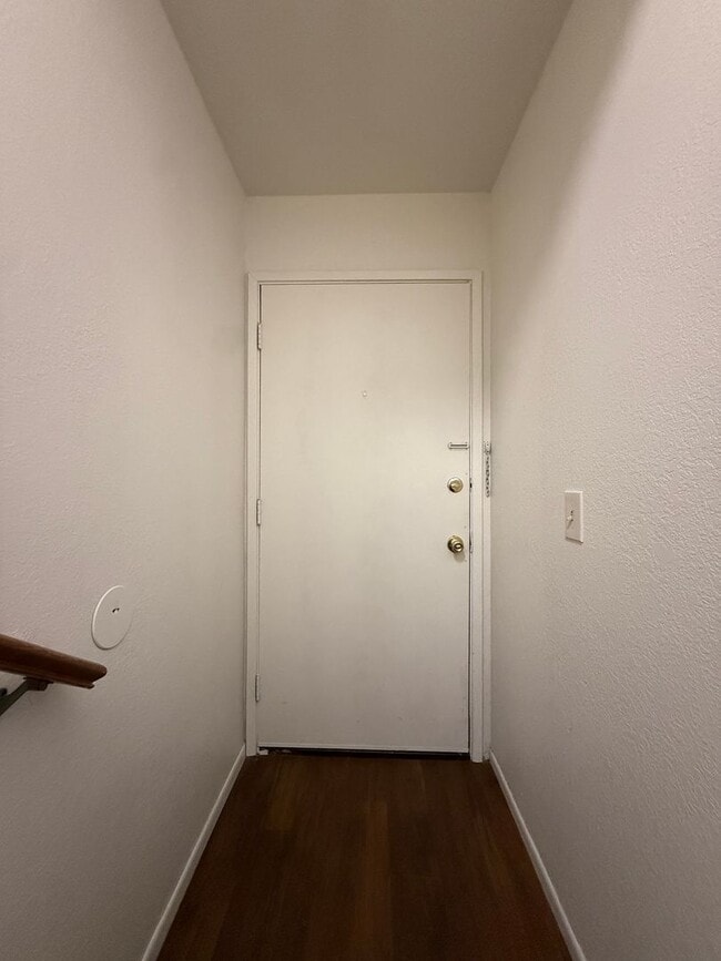 Building Photo - N57000