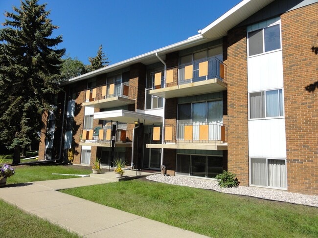 Building Photo - 12403 Lansdowne Dr NW