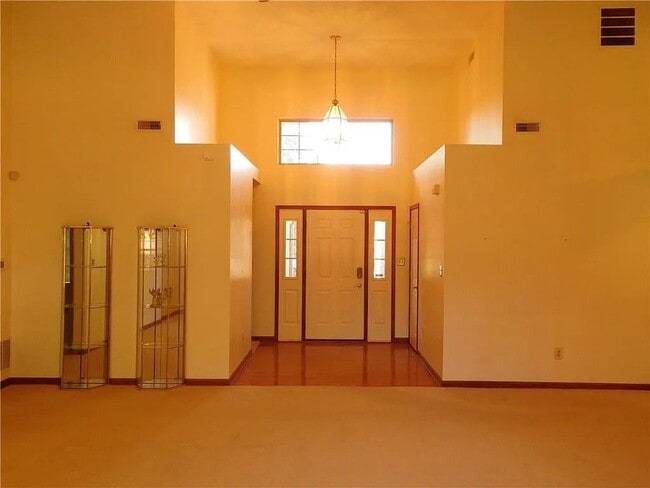 Building Photo - 10025 Ironway Dr
