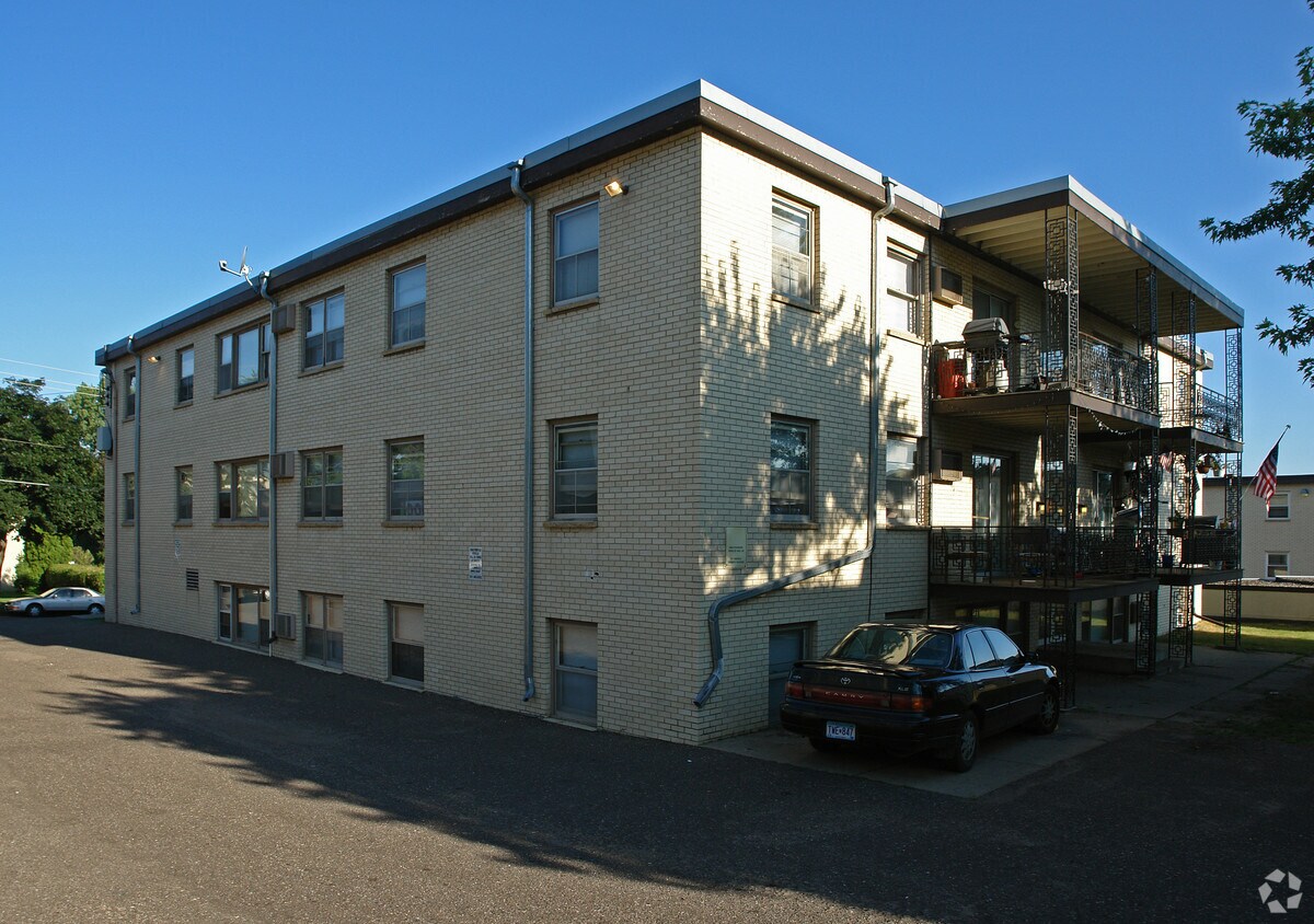 Primary Photo - 1660 Cumberland