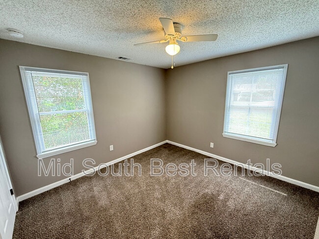 Building Photo - 1174 Bradley St