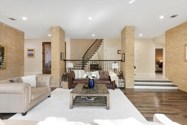 Foto del edificio - 201 Vanderpool Ln