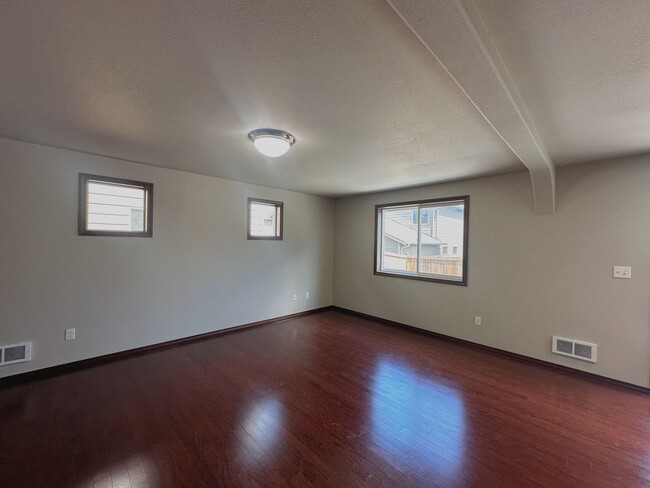 Foto del edificio - Beautiful 4-Bedroom 2.5-Bathroom Home in M...