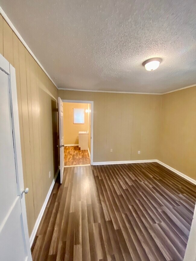 Building Photo - 801 Dawn Cv