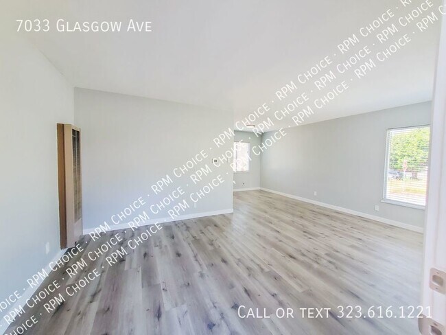 Building Photo - 1bd/1ba Ground Level Front Unit in a Quiet...