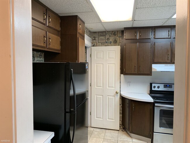 Building Photo - 6 br, 2.5 bath House - 1137 Michigan Ave