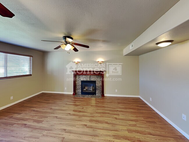 Building Photo - 1040 W Manchester Drive