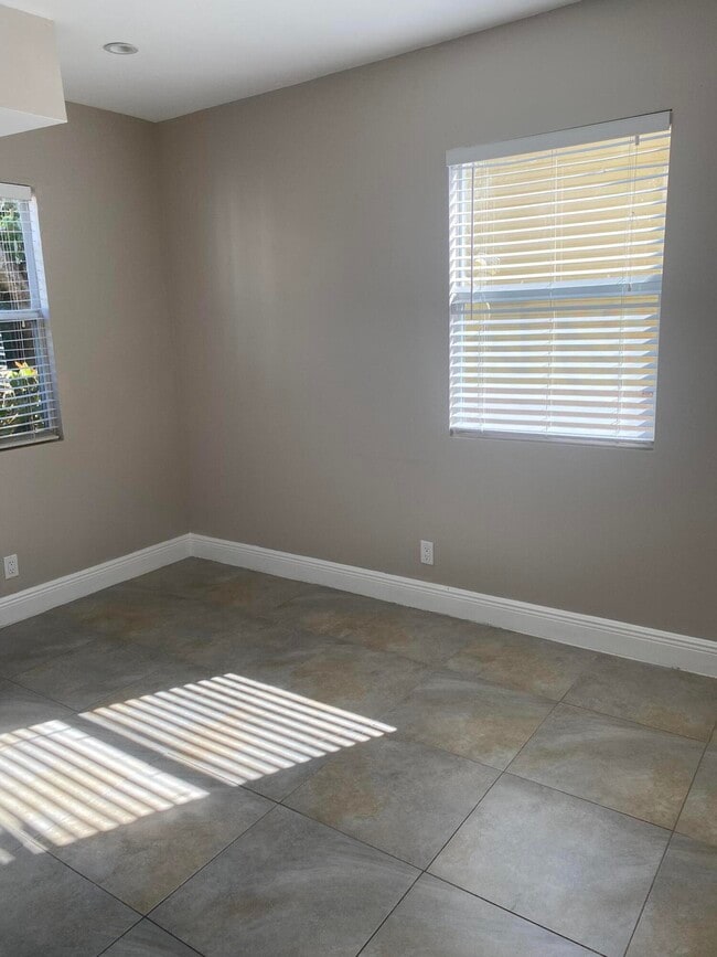 Building Photo - 508 57th St