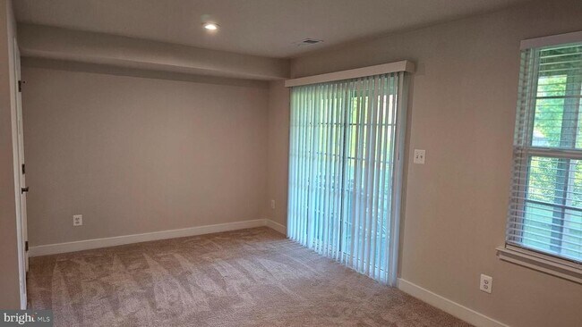 Foto del edificio - 2055 Rivers Dr