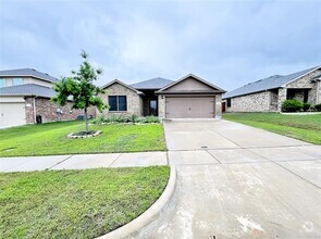Building Photo - 243 Saratoga Dr