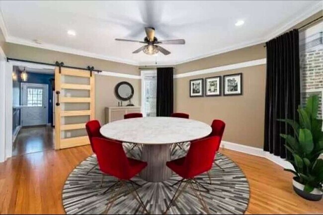 Foto del edificio - 4933 N Mozart St