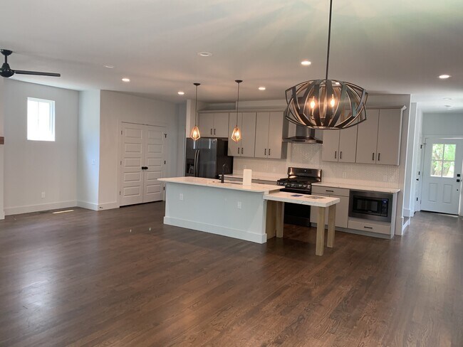Building Photo - 2082 Whitney Ave