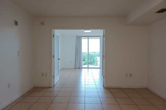 Building Photo - 1650 Coral Wy