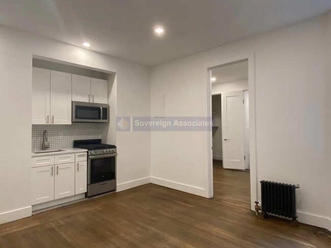 Building Photo - 45 Tiemann Pl