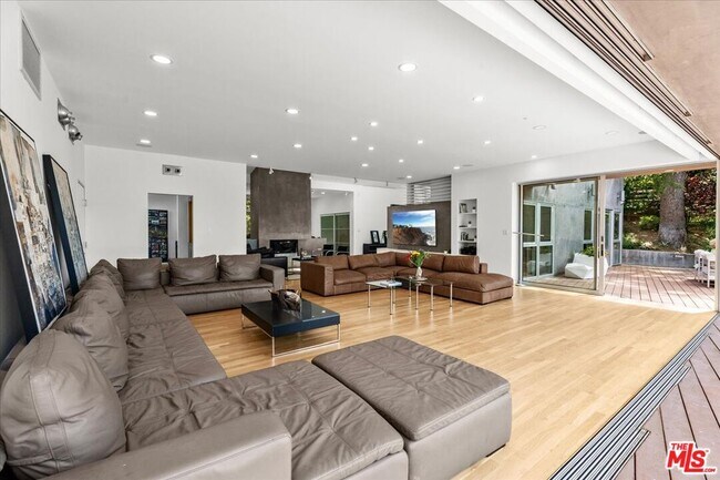 Foto del edificio - 3567 Woodcliff Rd