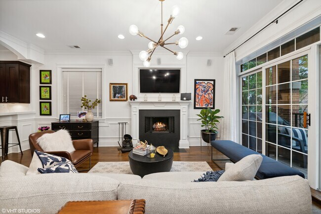 Foto del edificio - 2715 N Kenmore Ave
