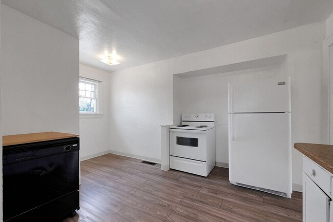 Building Photo - Spacious 4BR House in Greeley